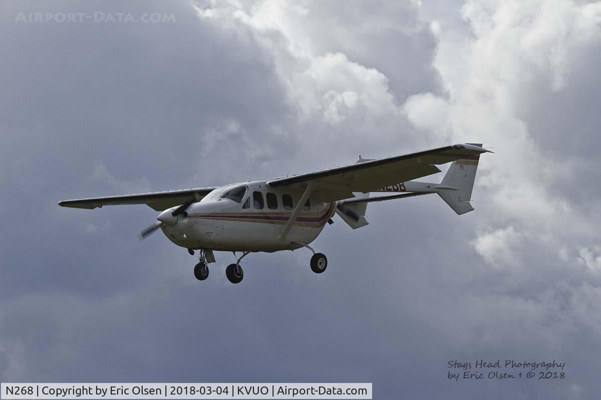 N268, 1975 Cessna T337G Turbo Super Skymaster C/N P3370227, Cessna T337 coming into Pearson Field.