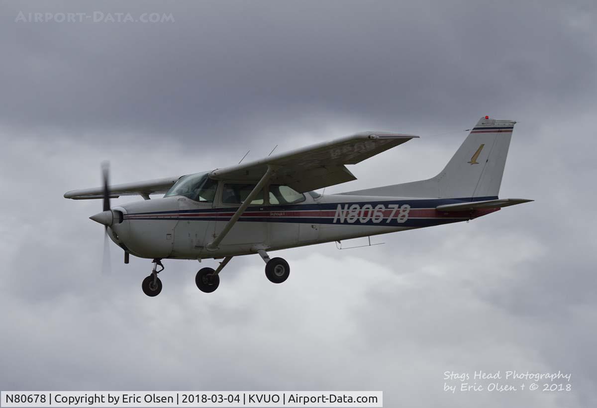 N80678, 1976 Cessna 172M C/N 17266699, Cessna 172M landing at Pearson Field