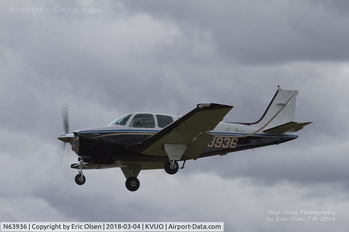 N63936, 1982 Beech A36 Bonanza 36 C/N E-2053, Beech A36 coming into Pearson Field