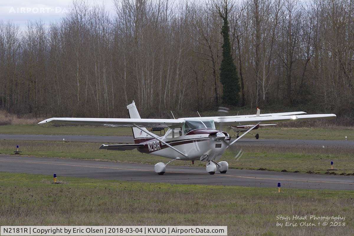 N2181R, 1964 Cessna 182G Skylane C/N 18255381, Cessna 182 getting ready to depart Pearson Field.