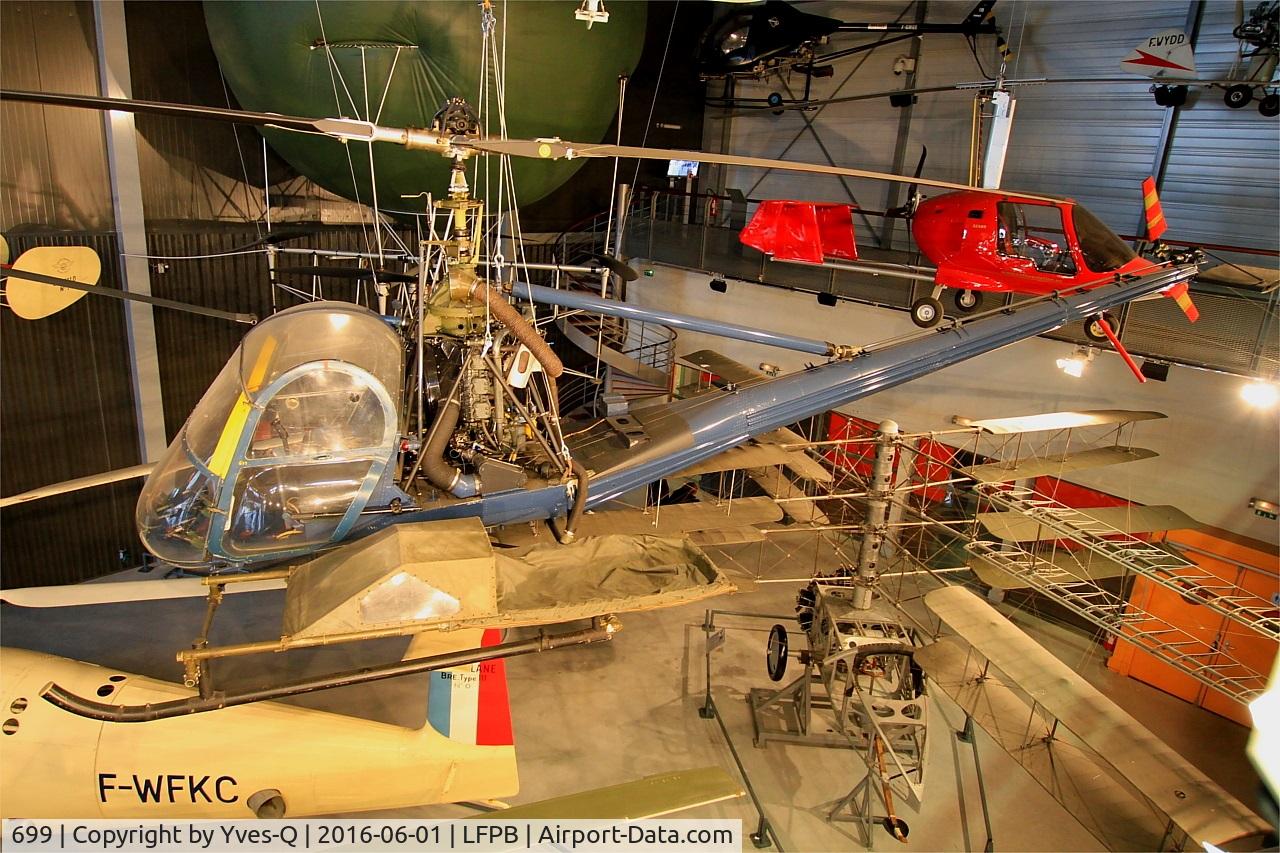 699, 1954 Hiller UH-12B Raven C/N 699, Hiller UH-12B Raven, Air & Space Museum Paris-Le Bourget (LFPB)