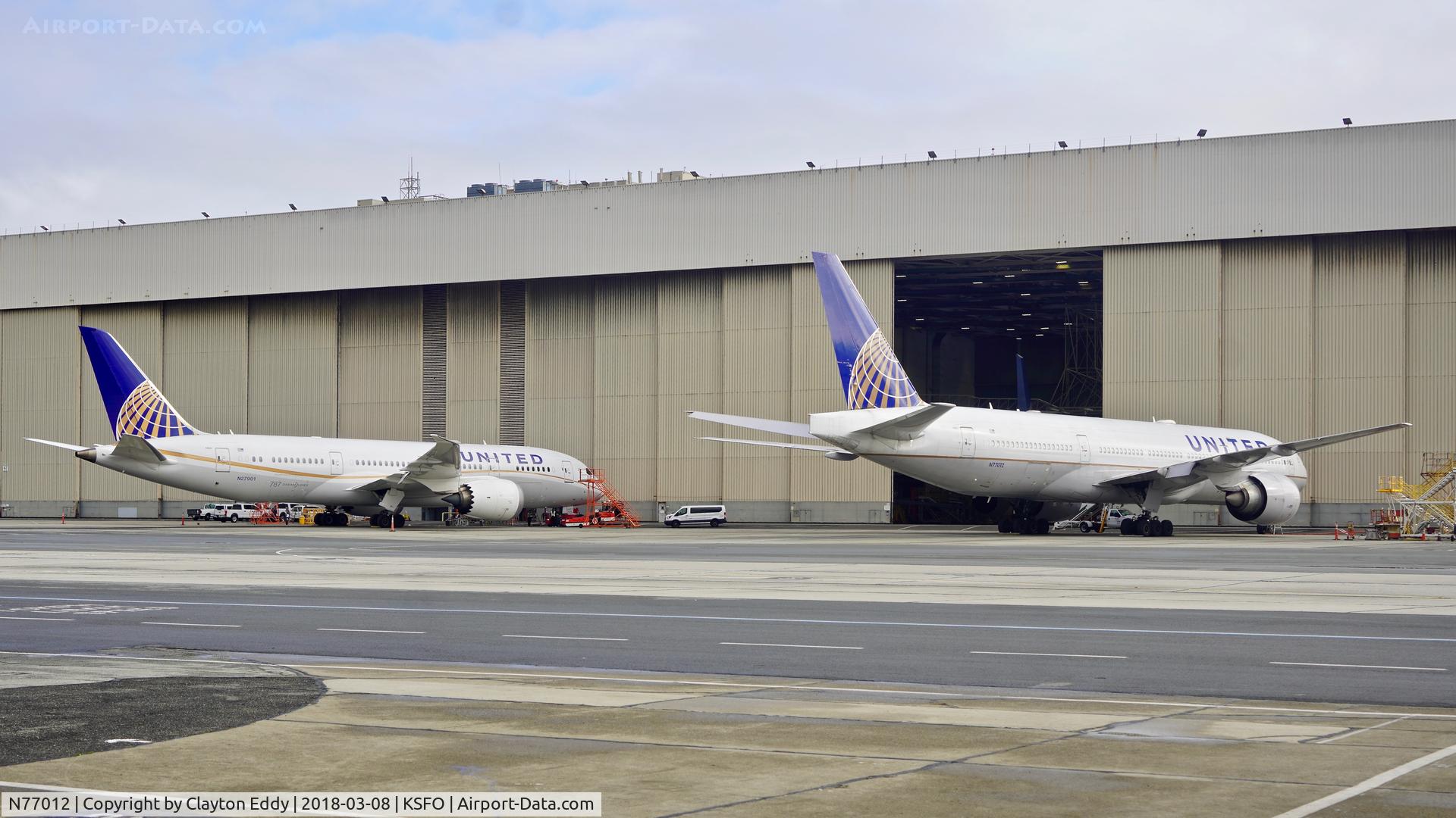 N77012, 1999 Boeing 777-224 C/N 29860, SFO 2018.