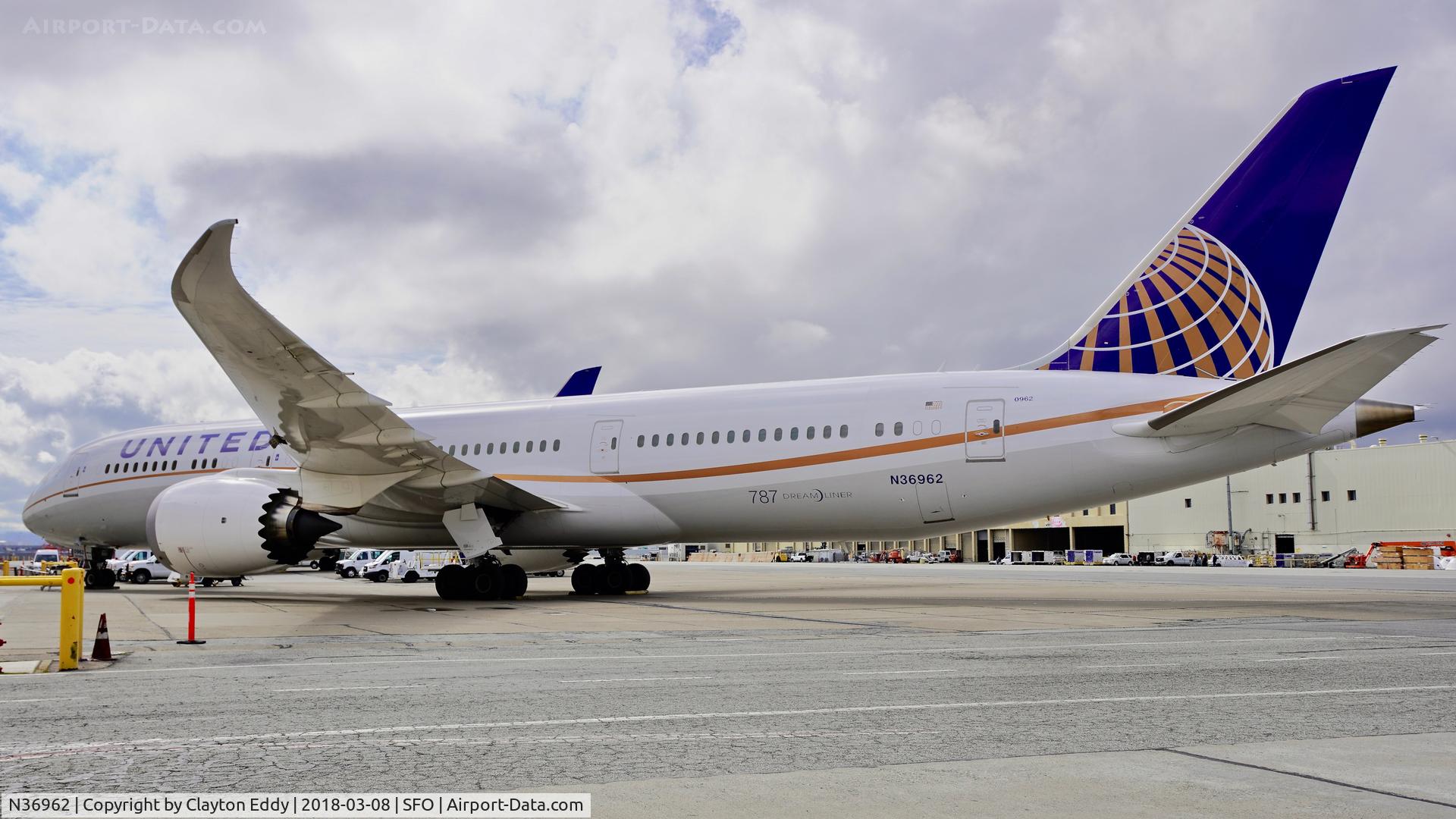 N36962, 2015 Boeing 787-9 Dreamliner C/N 35880, SFO 2018.