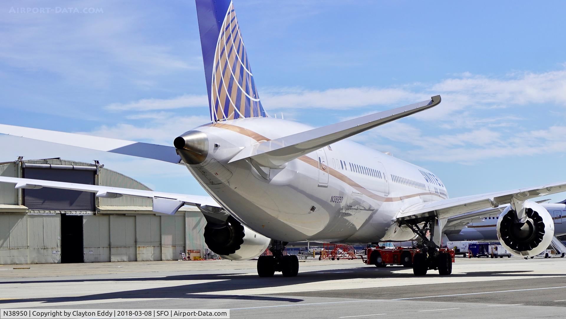 N38950, 2014 Boeing 787-9 Dreamliner Dreamliner C/N 36401, SFO 2018.