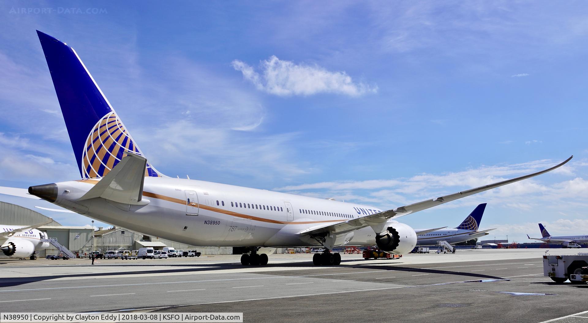N38950, 2014 Boeing 787-9 Dreamliner Dreamliner C/N 36401, SFO 2018.