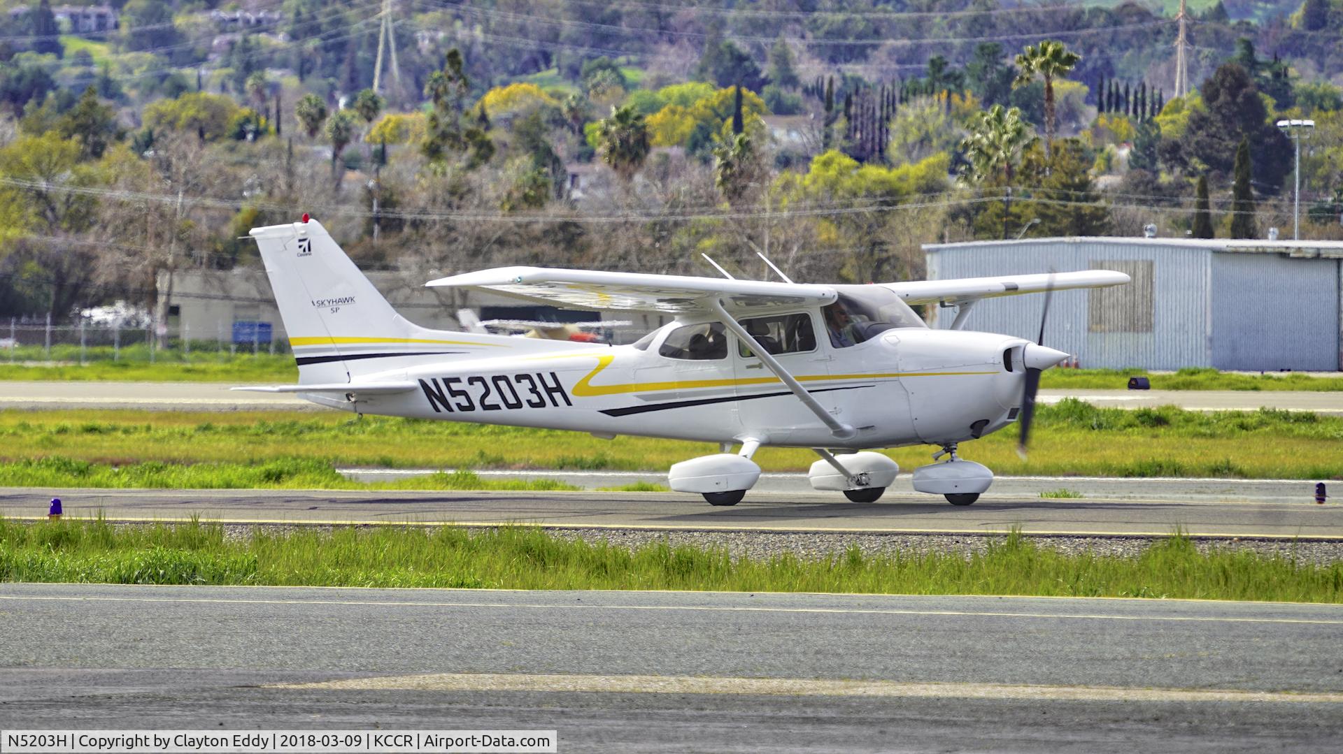 N5203H, 2004 Cessna 172S C/N 172S9732, Buchanan Field Concord California 2018.