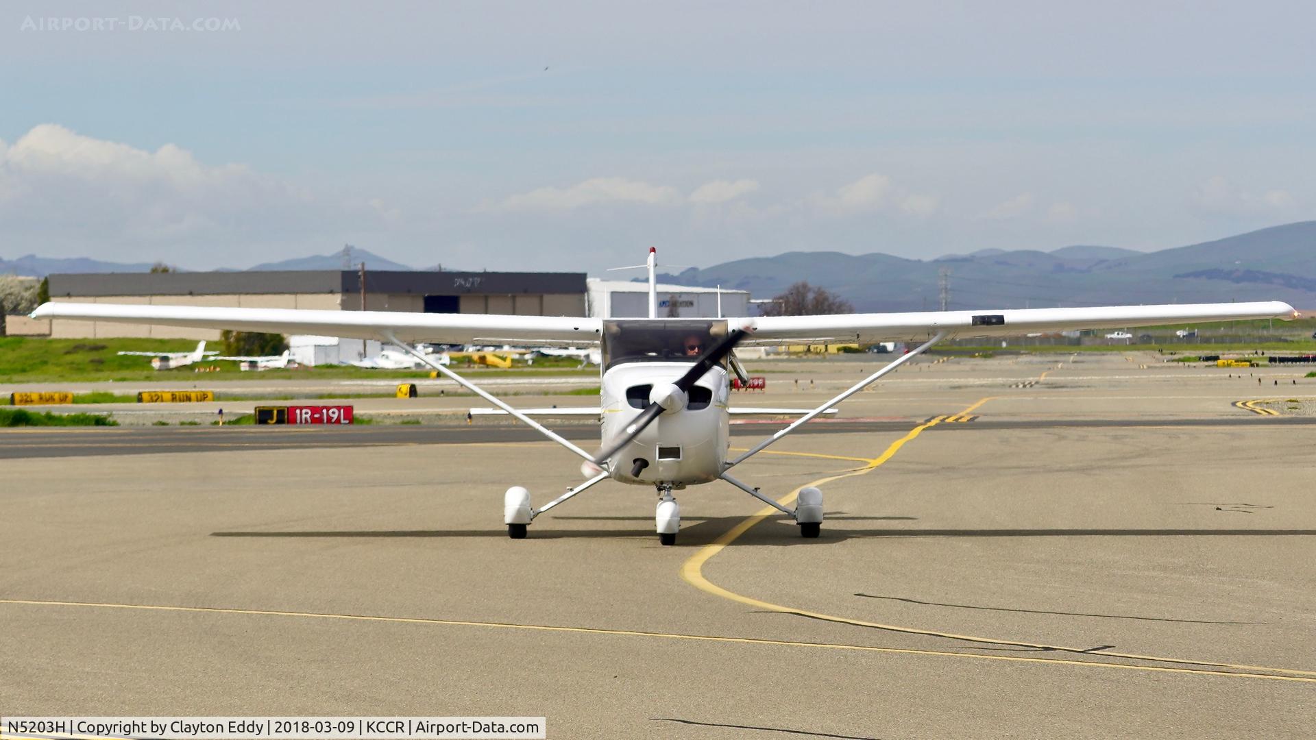 N5203H, 2004 Cessna 172S C/N 172S9732, Buchanan Field Concord California 2018.