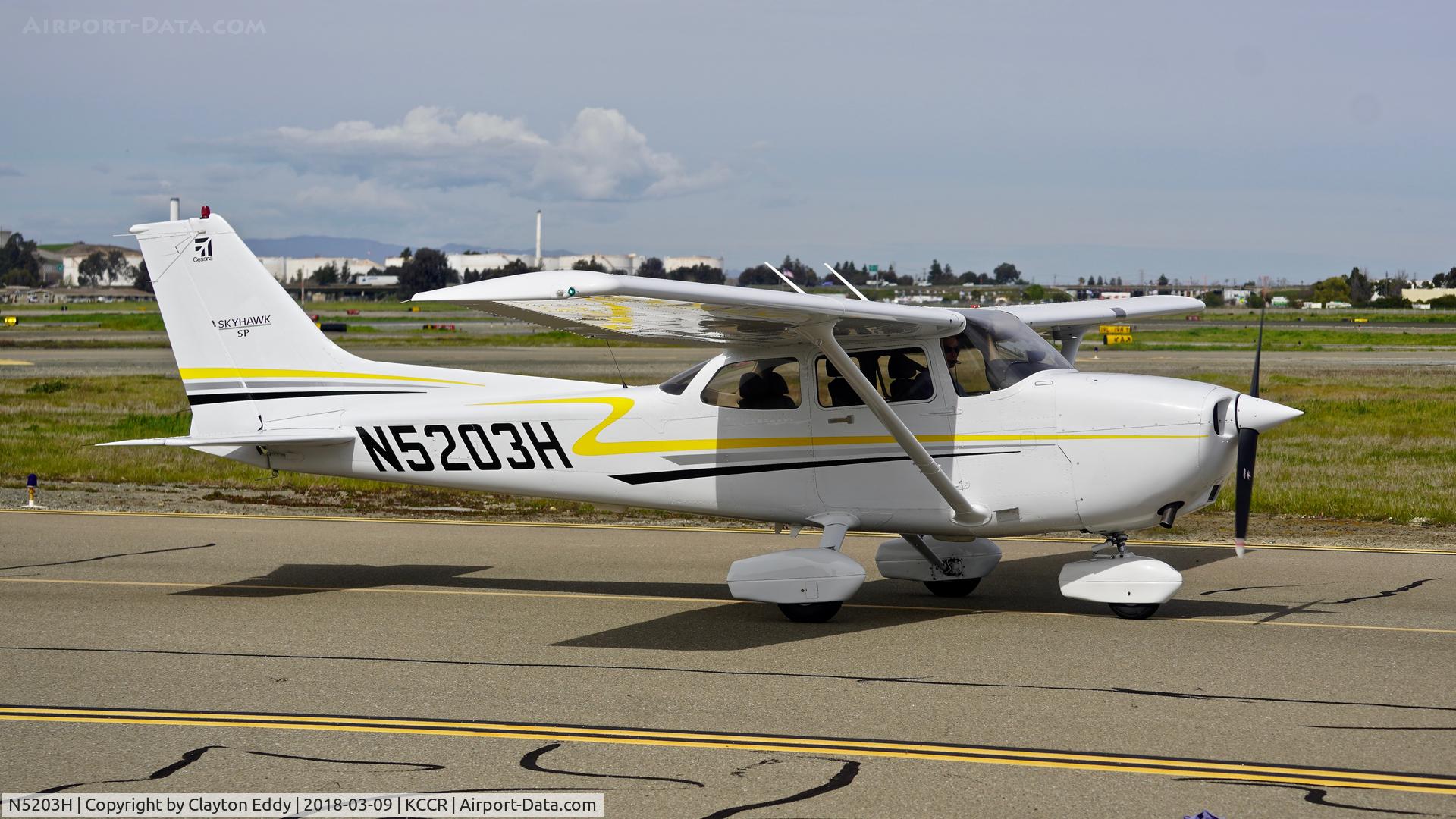 N5203H, 2004 Cessna 172S C/N 172S9732, Buchanan Field Concord California 2018.