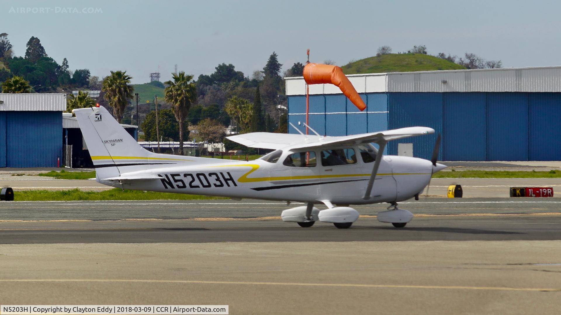 N5203H, 2004 Cessna 172S C/N 172S9732, Buchanan Field Concord California 2018.