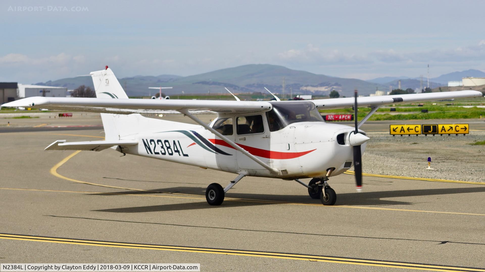 N2384L, 1999 Cessna 172R C/N 17280706, Buchanan Field Concord California 2018.