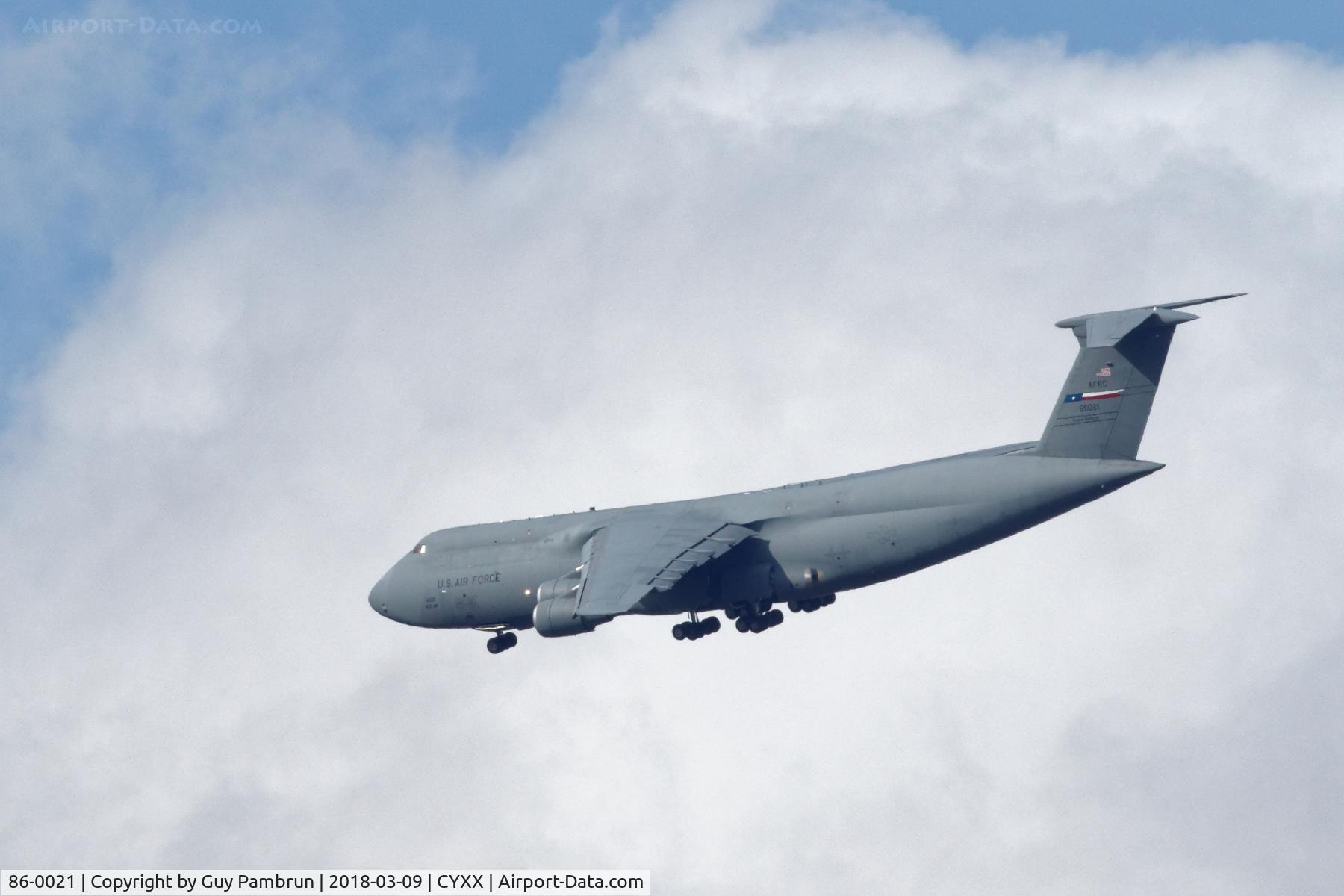 86-0021, Lockheed C-5(B)M Super Galaxy C/N 500-107, Landing