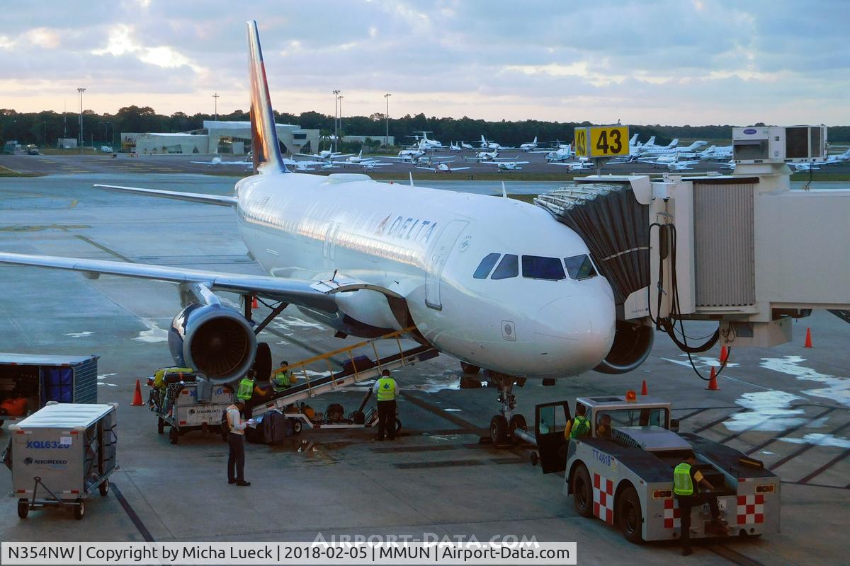 N354NW, 1998 Airbus A320-212 C/N 801, Early morning at Cancun