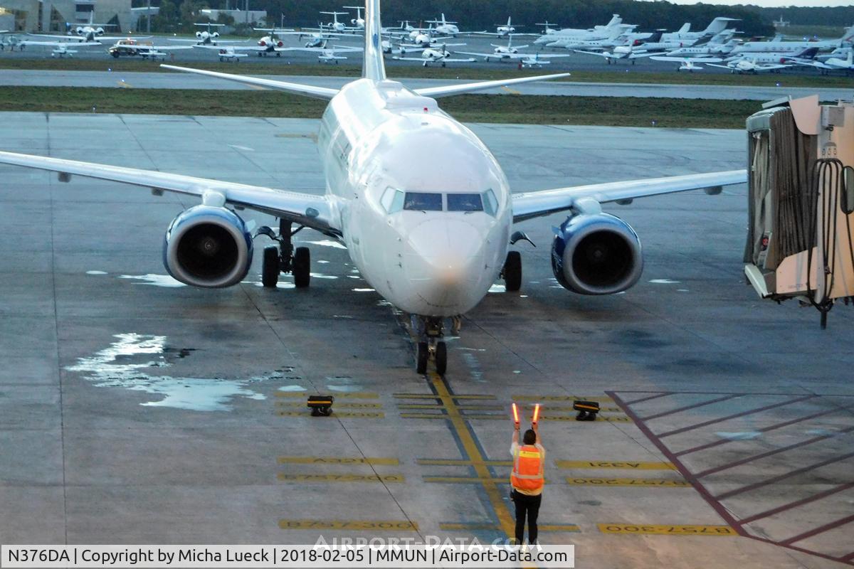 N376DA, 1999 Boeing 737-832 C/N 29624, At Cancun