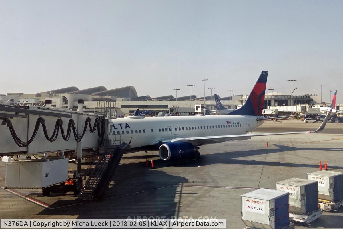 N376DA, 1999 Boeing 737-832 C/N 29624, Just arrived from CUN