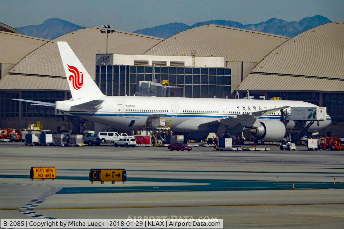 B-2085, 2011 Boeing 777-39L/ER C/N 38666, At LAX