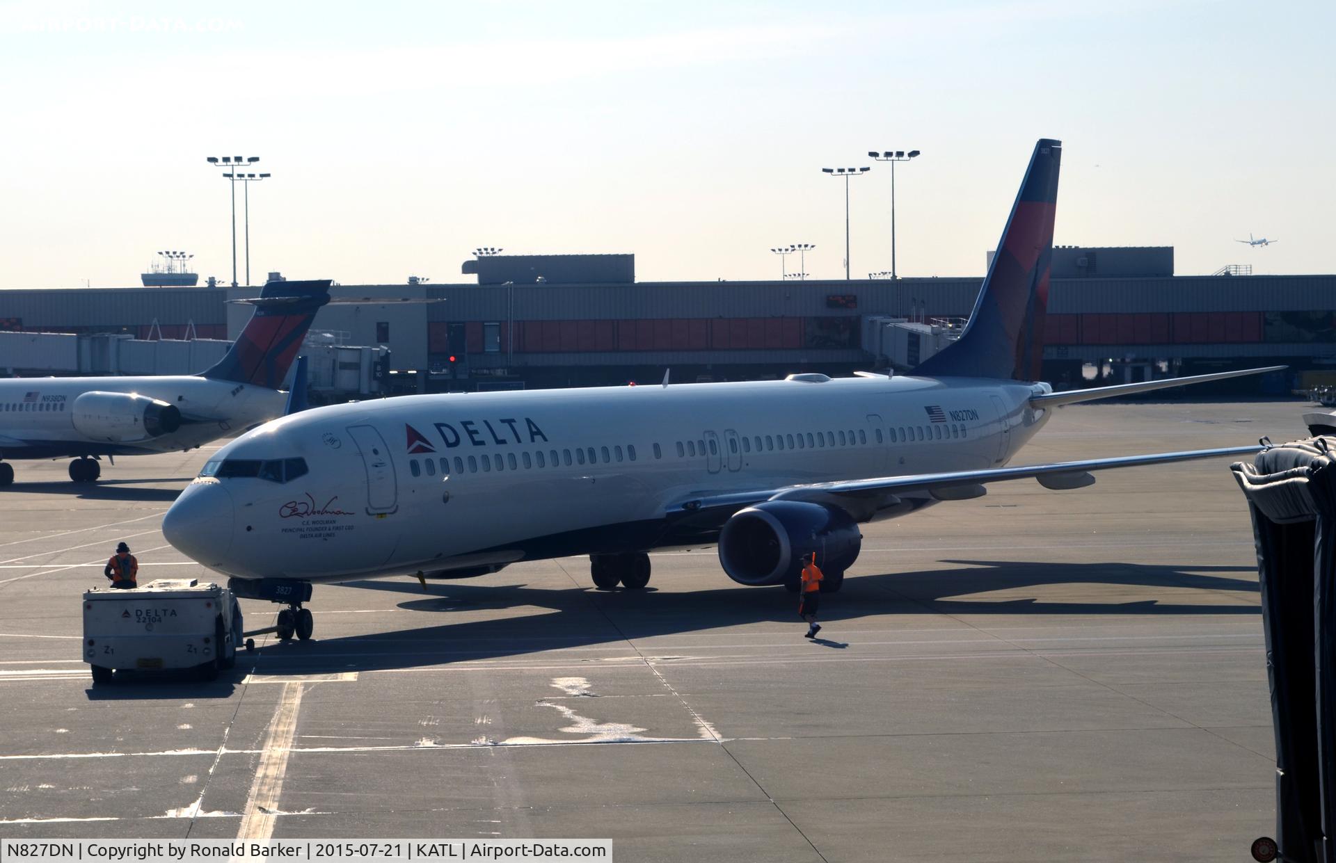 N827DN, 2014 Boeing 737-932/ER C/N 31938, Taxi Atlanta