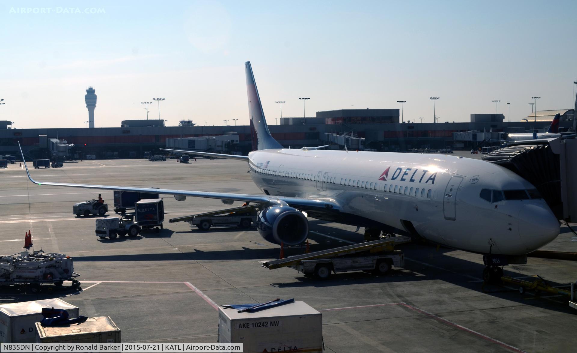 N835DN, 2015 Boeing 737-932/ER C/N 31945, At the gate Atlanta
