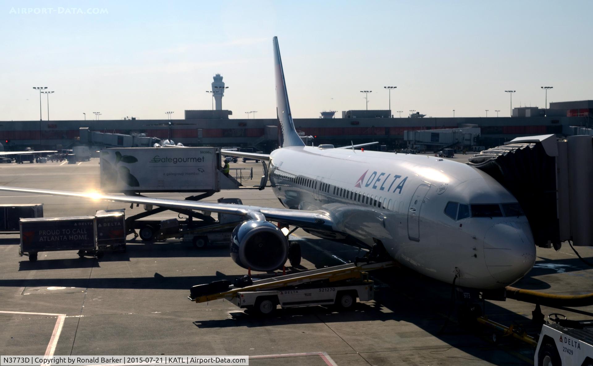 N3773D, 2010 Boeing 737-832 C/N 30825, At the gate Atlanta