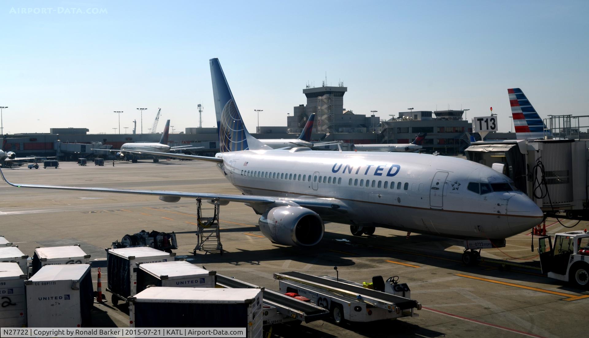 N27722, 1999 Boeing 737-724 C/N 28789, At the gate Atlanta