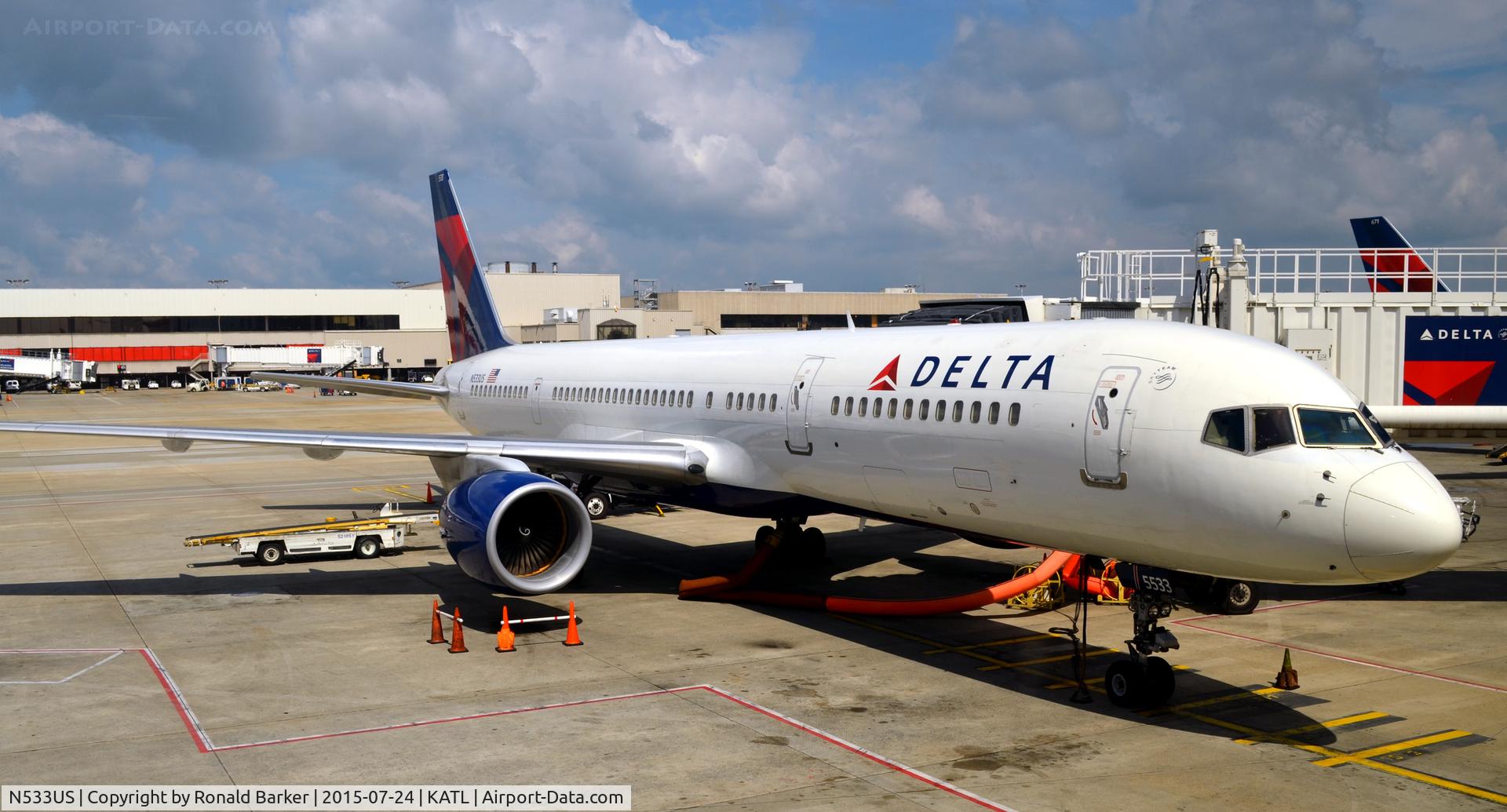 N533US, 1988 Boeing 757-251 C/N 24264, At the gate Atlanta