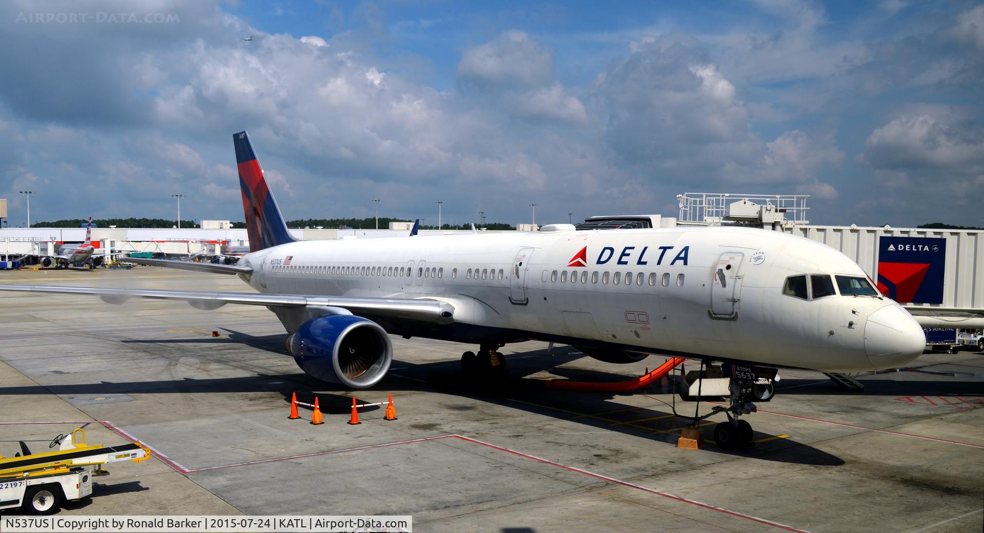 N537US, 1996 Boeing 757-251 C/N 26484, At the gate Atlanta