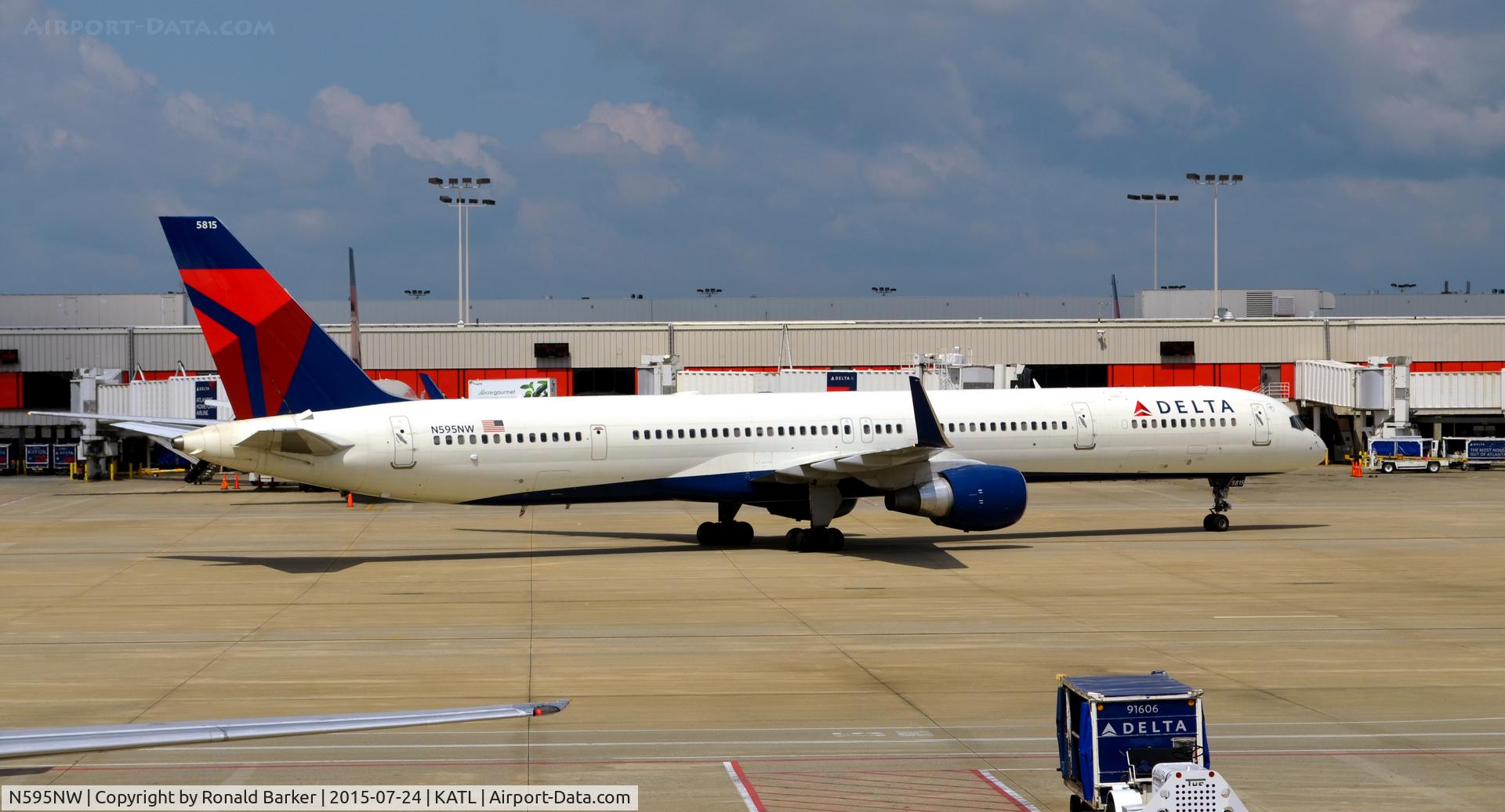 N595NW, 2003 Boeing 757-351 C/N 32995, Taxi Atlanta