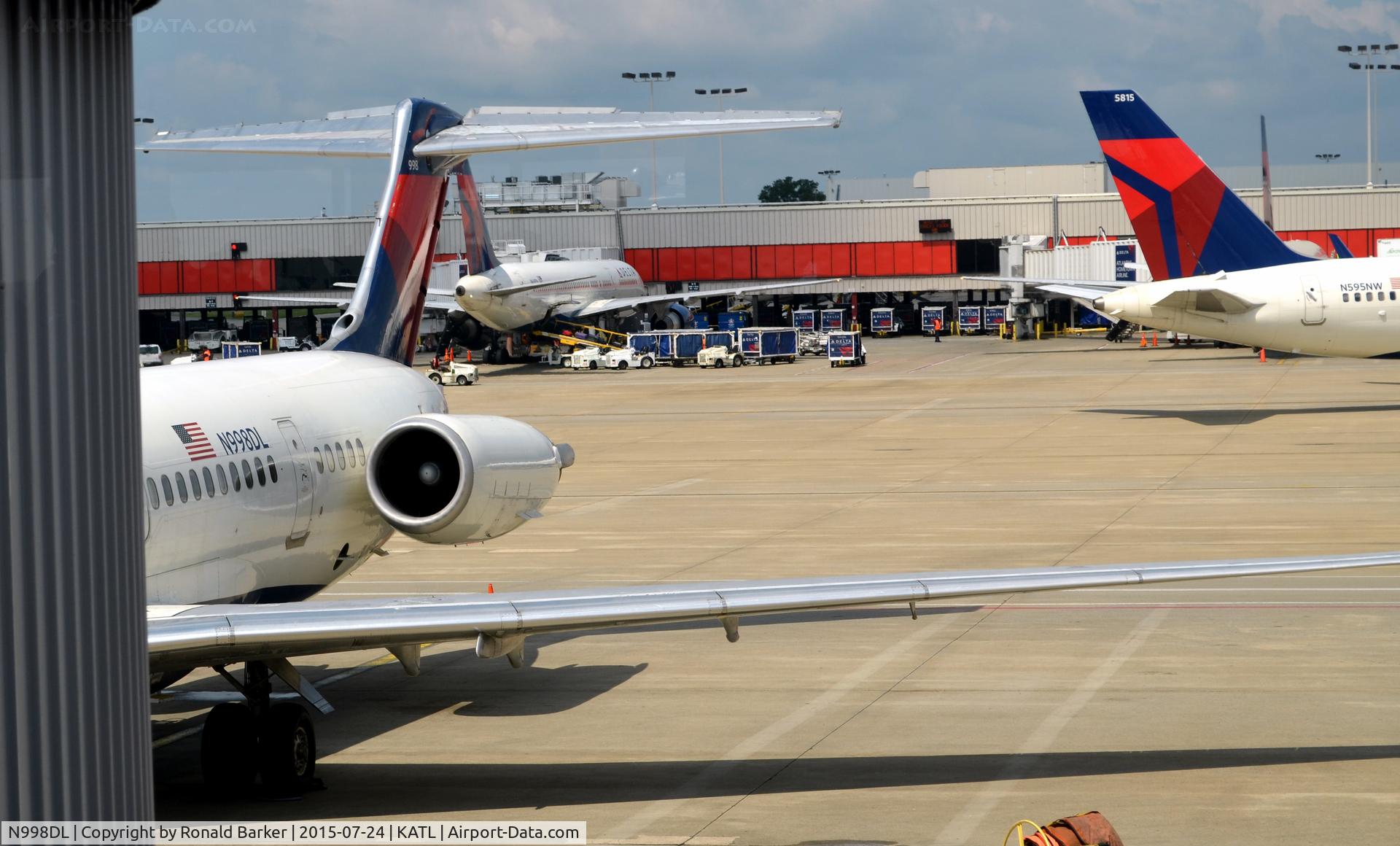 N998DL, 1992 McDonnell Douglas MD-88 C/N 53370, At the gate Atlanta