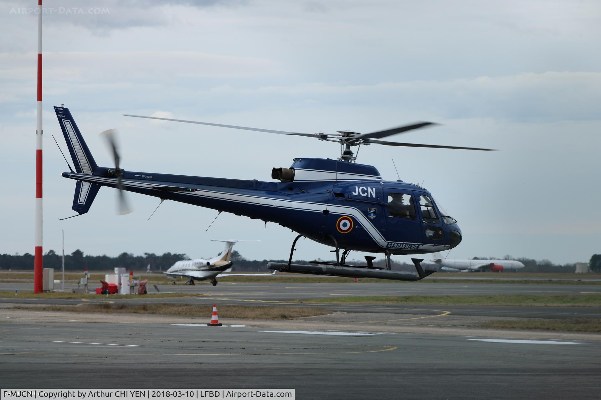 F-MJCN, Aerospatiale AS-350B Ecureuil C/N 2044, French Gendarmerie AS350 taking off.