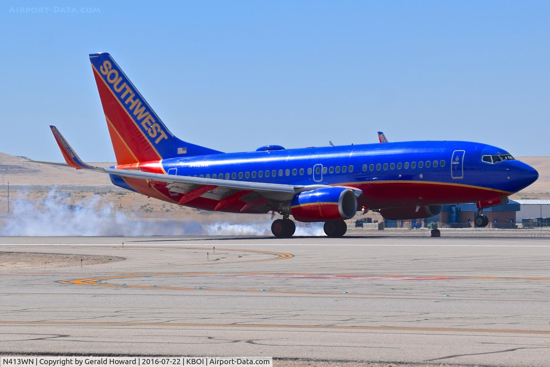 N413WN, 2001 Boeing 737-7H4 C/N 29819, Landing RWY 28R.