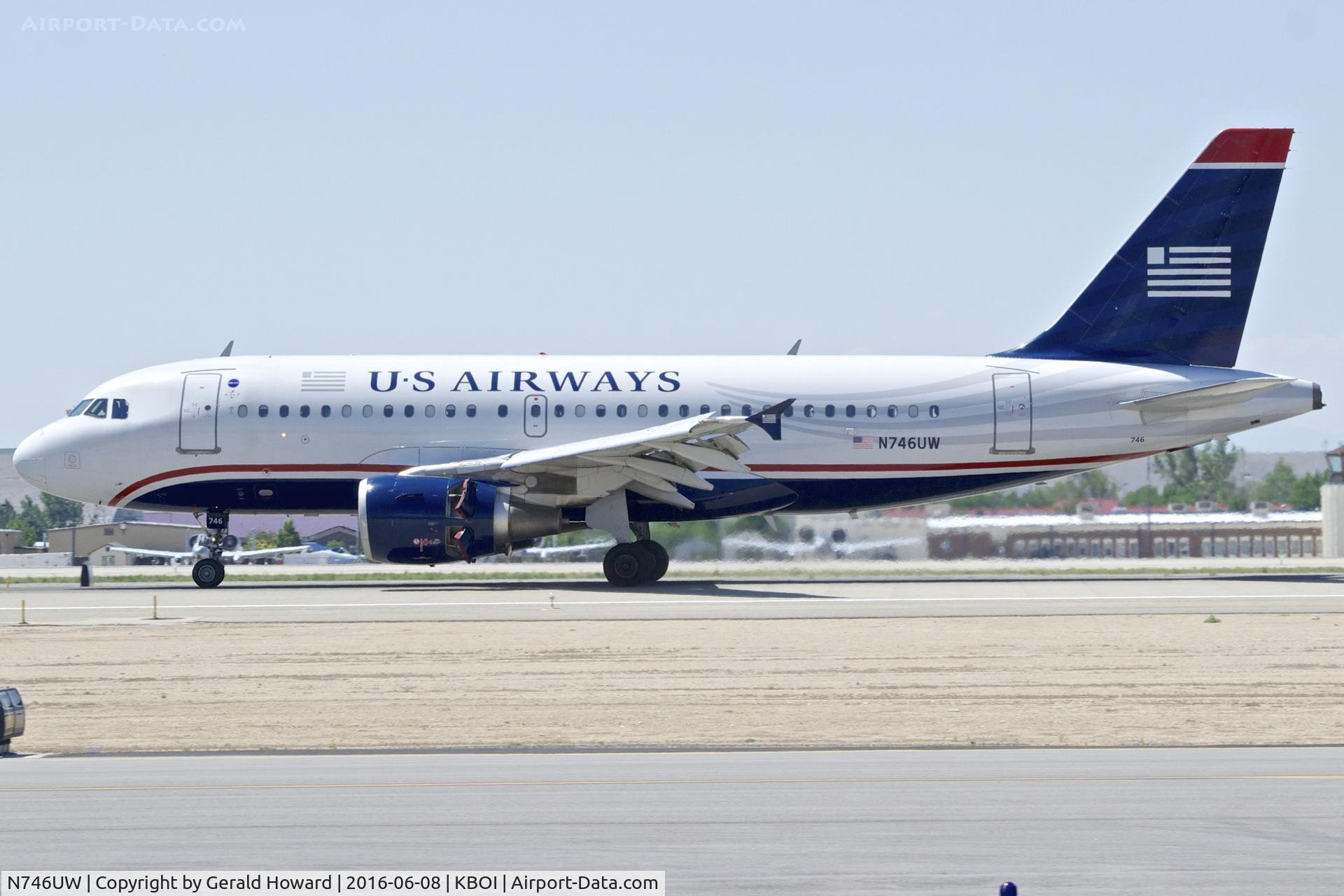 N746UW, 2000 Airbus A319-112 C/N 1297, Landing roll out on RWY 10L.