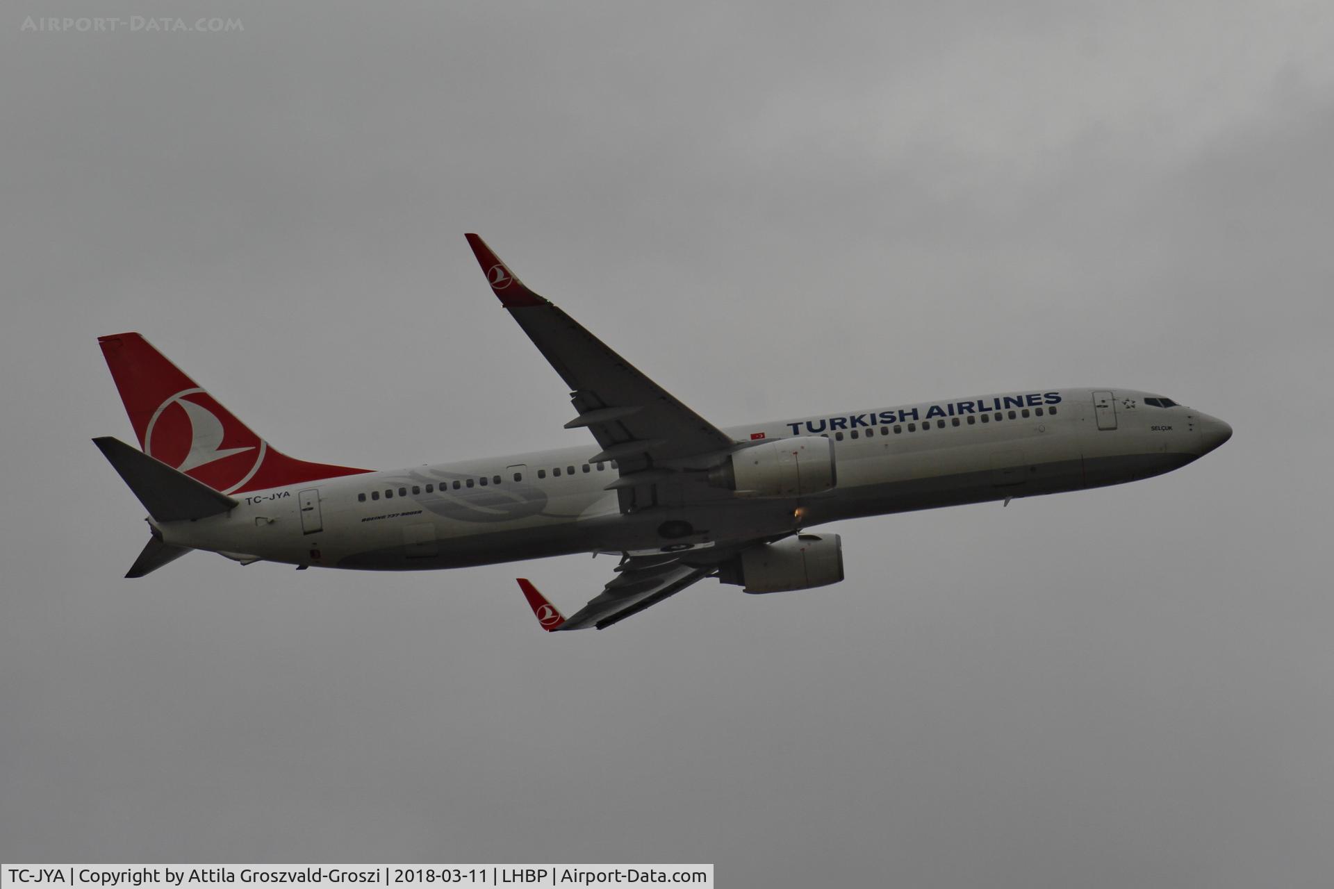 TC-JYA, 2011 Boeing 737-9F2/ER C/N 40973, Budapest Ferihegy International Airport, Hungary