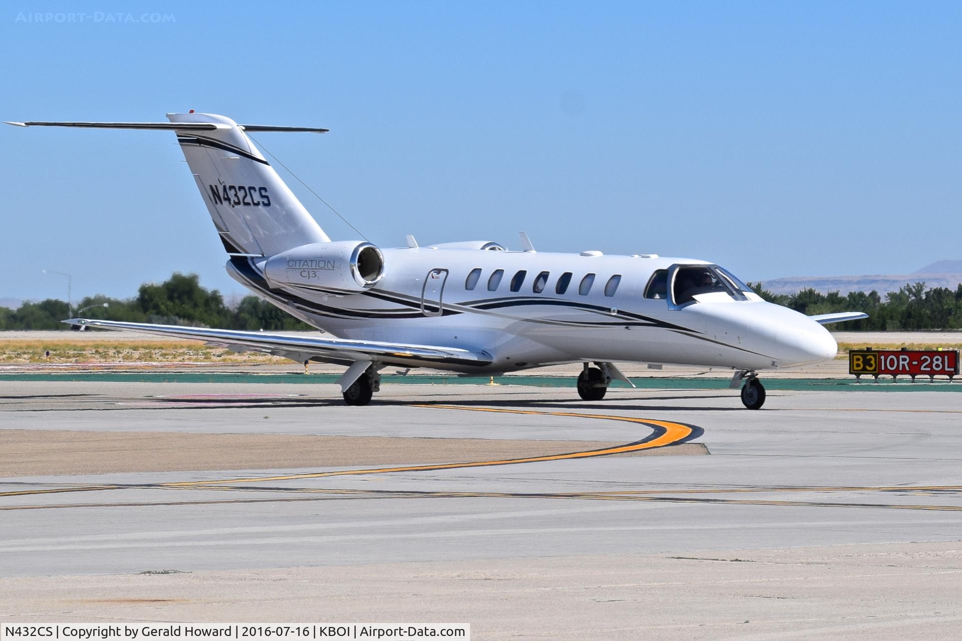 N432CS, 2008 Cessna 525B CitationJet CJ3 C/N 525B0244, Taxiing on Bravo.