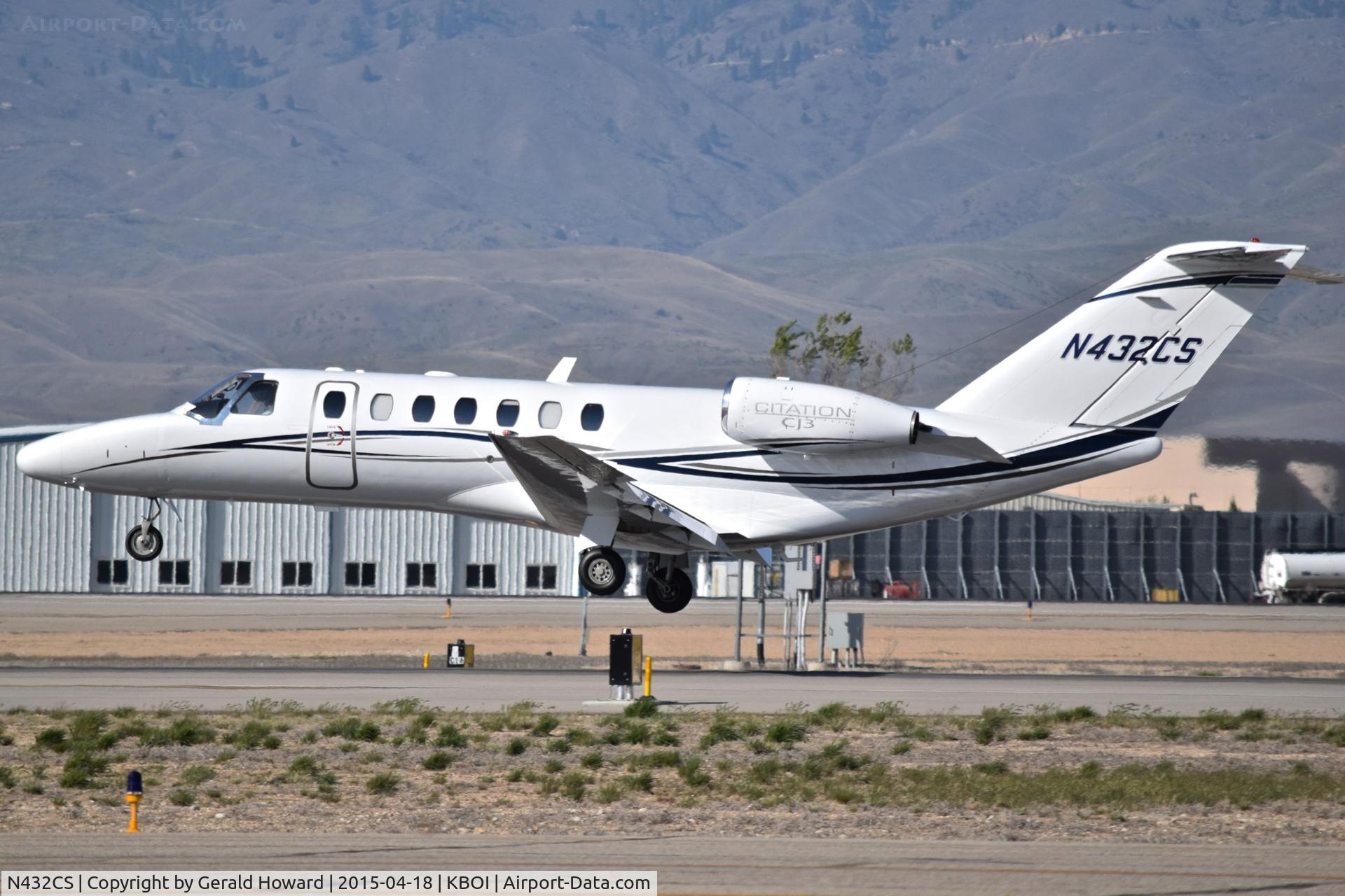 N432CS, 2008 Cessna 525B CitationJet CJ3 C/N 525B0244, Landing RWY 28R.