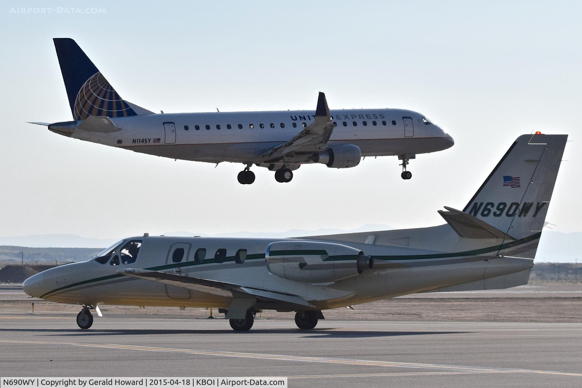N690WY, 1981 Cessna 501 C/N 501-0222, Taxiing on Alpha for RWY 28R.