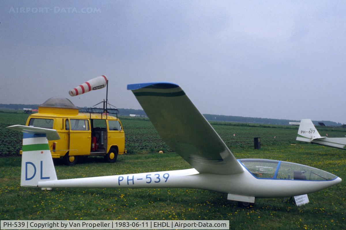 PH-539, Glaser-Dirks DG-100 C/N 58, Glaser-Dirks DG-100 of Zweefvliegclub Deelen (Gliding Club Deelen) at the Deelen Air Base Open Day 1983