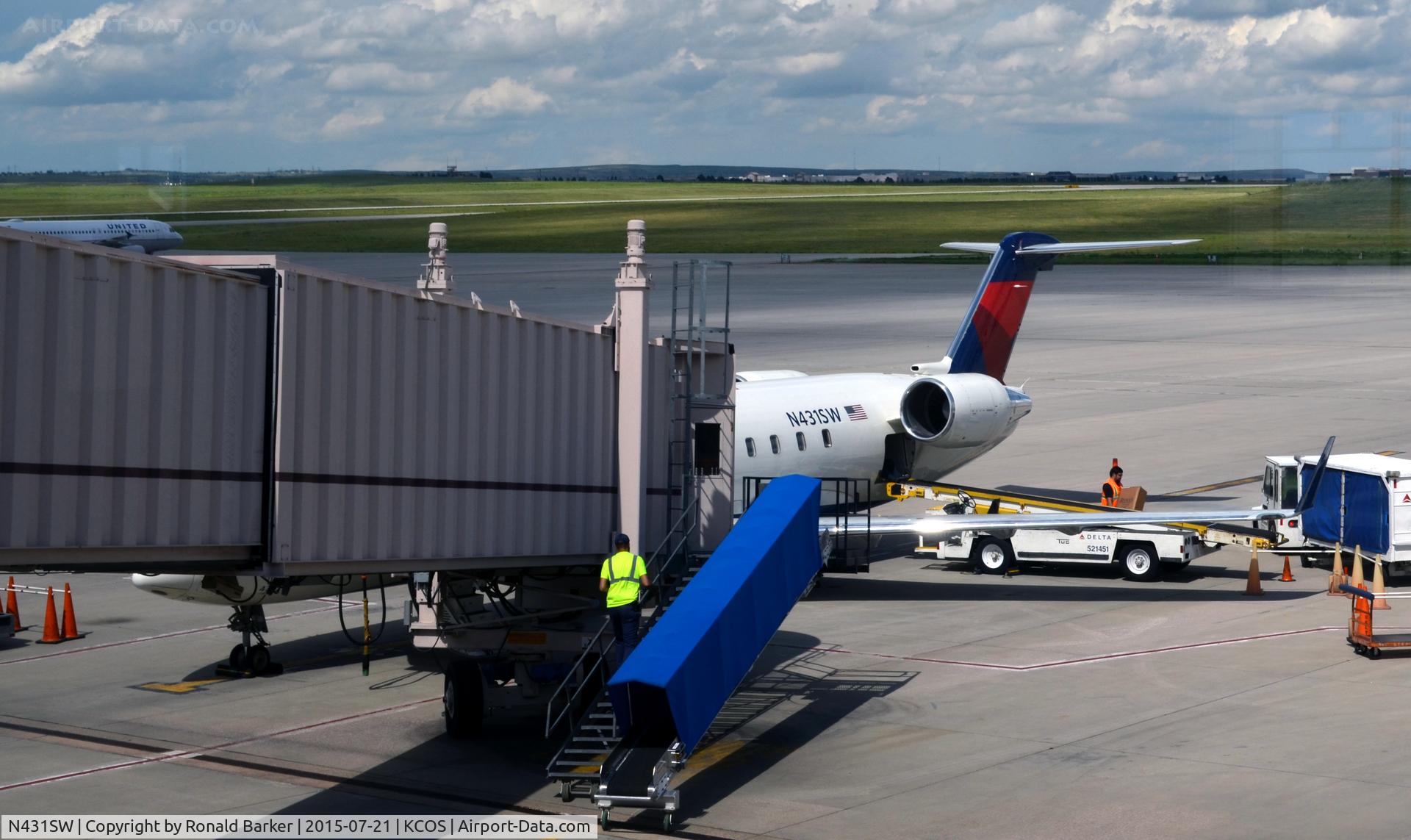 N431SW, 2001 Bombardier CRJ-200LR (CL-600-2B19) C/N 7536, At the gate COS