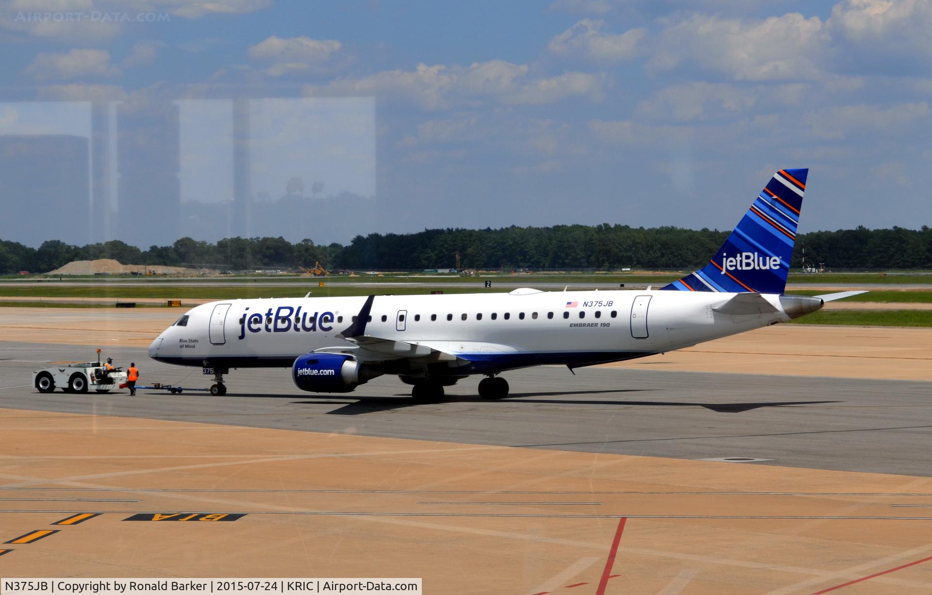 N375JB, 2013 Embraer 195AR (ERJ-190-200IGW) C/N 19000637, Push back Richmond