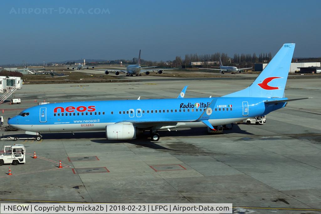I-NEOW, 2007 Boeing 737-86N C/N 32685, Parked