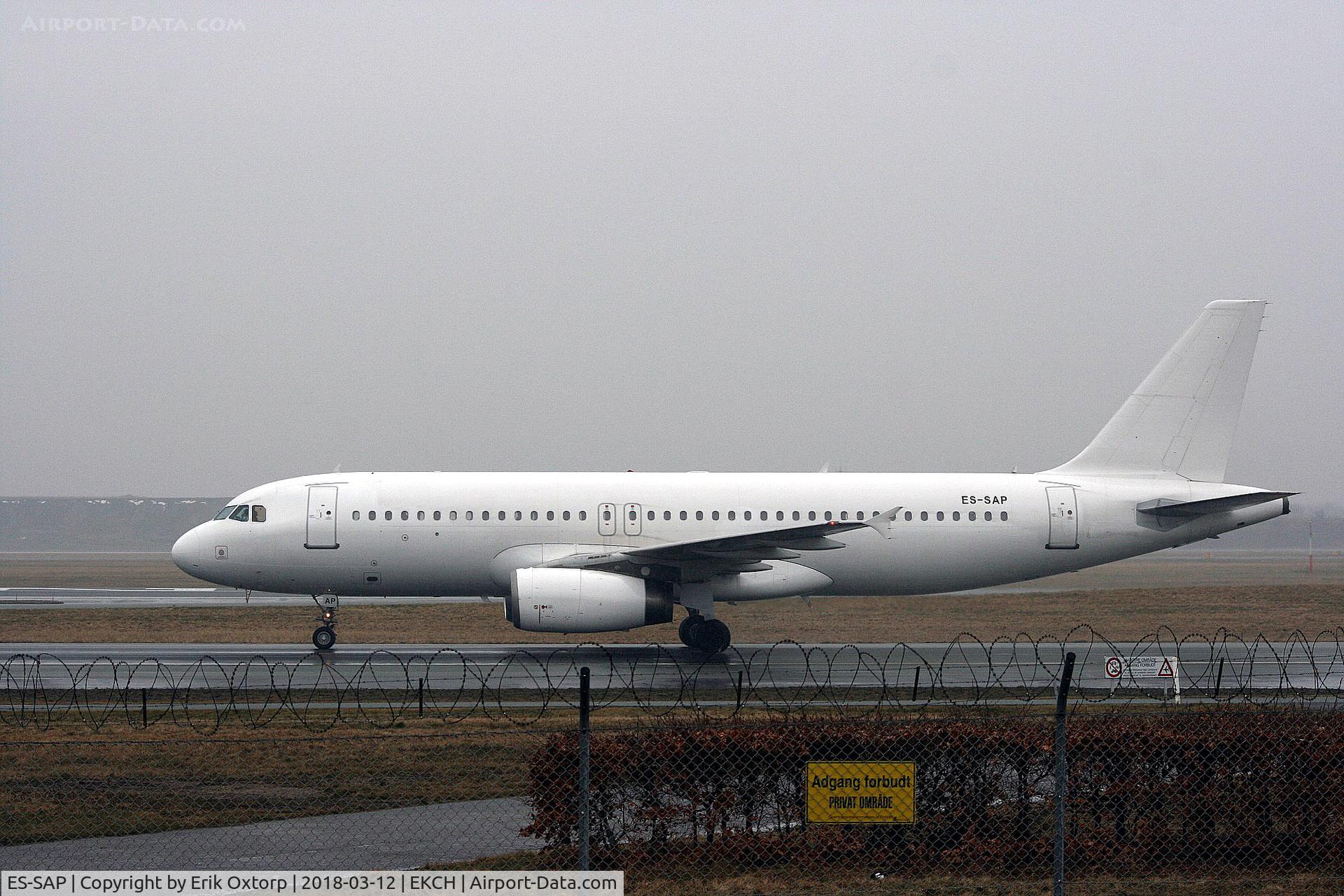 ES-SAP, 2000 Airbus A320-232 C/N 1183, ES-SAP arrived rw 04L