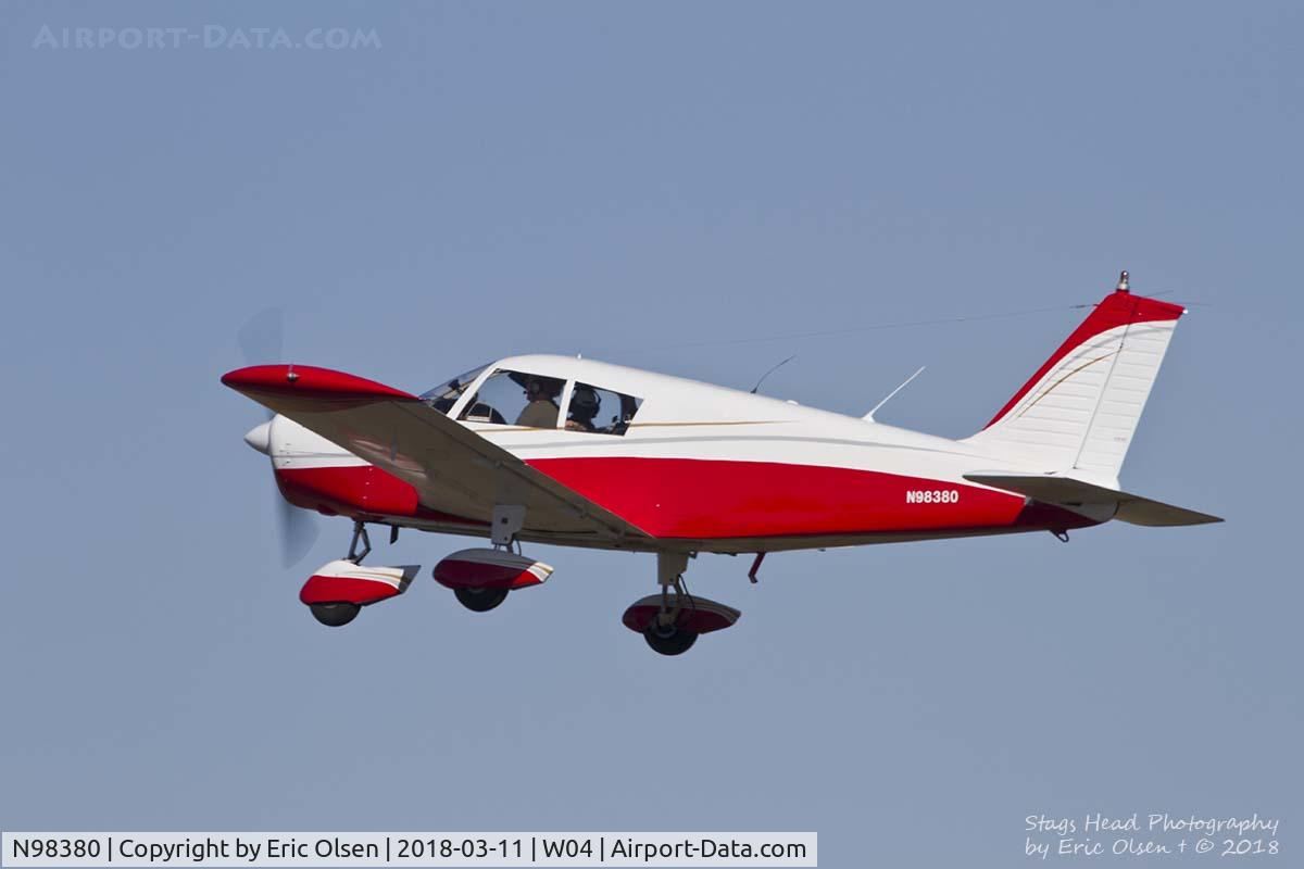 N98380, 1969 Piper PA-28-140 C/N 28-26128, Piper PA-28 departing Ocean Shores.