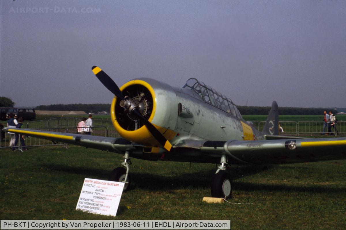 PH-BKT, 1943 Noorduyn AT-16ND Harvard IIB C/N 14A-1020, Harvard IIB at Deelen Air Base Open Day 1983. Painted in Fw190 colour scheme
