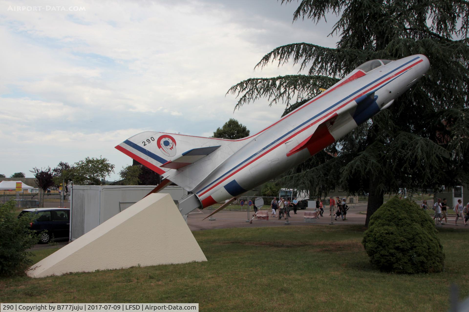290, 1982 Boeing VC-707 Re'em C/N 21956, Preserved on oldest BA102 Dijon Air base