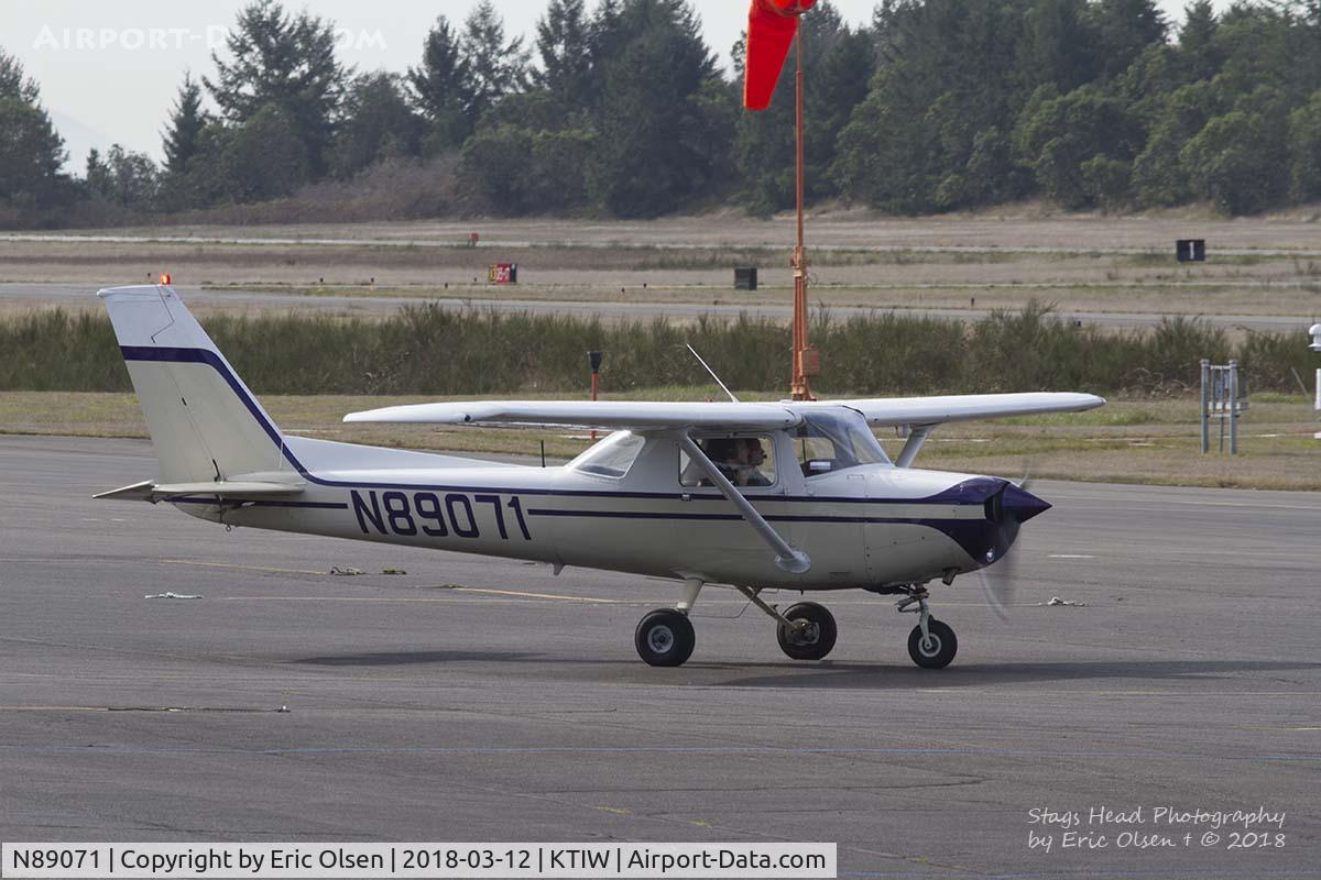 N89071, 1978 Cessna 152 C/N 15282617, Cessna 152 at Tacoma Narrows Airport.