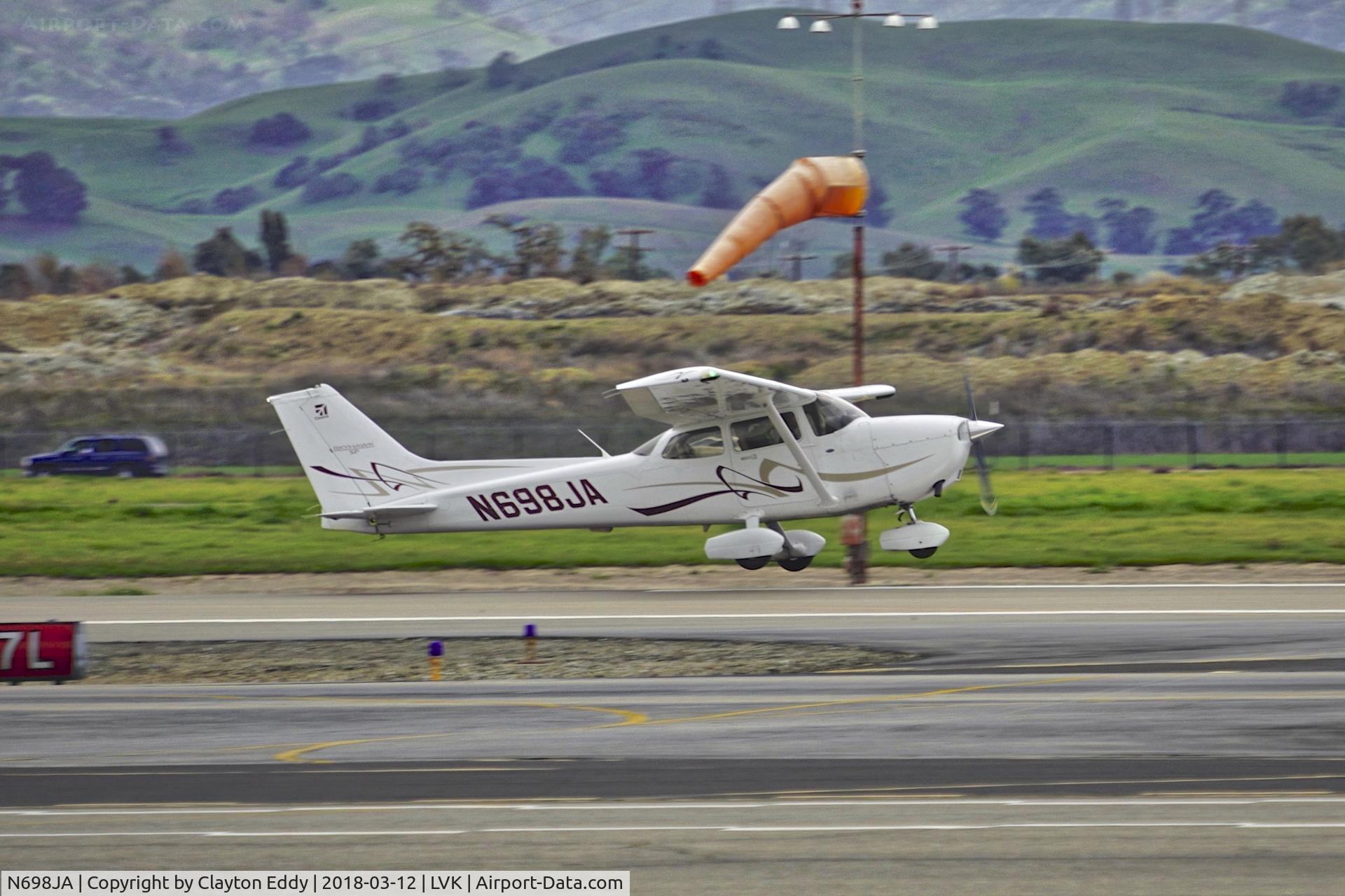 N698JA, 2008 Cessna 172S Skyhawk SP C/N 172S10698, Livermore Airport California 2018.