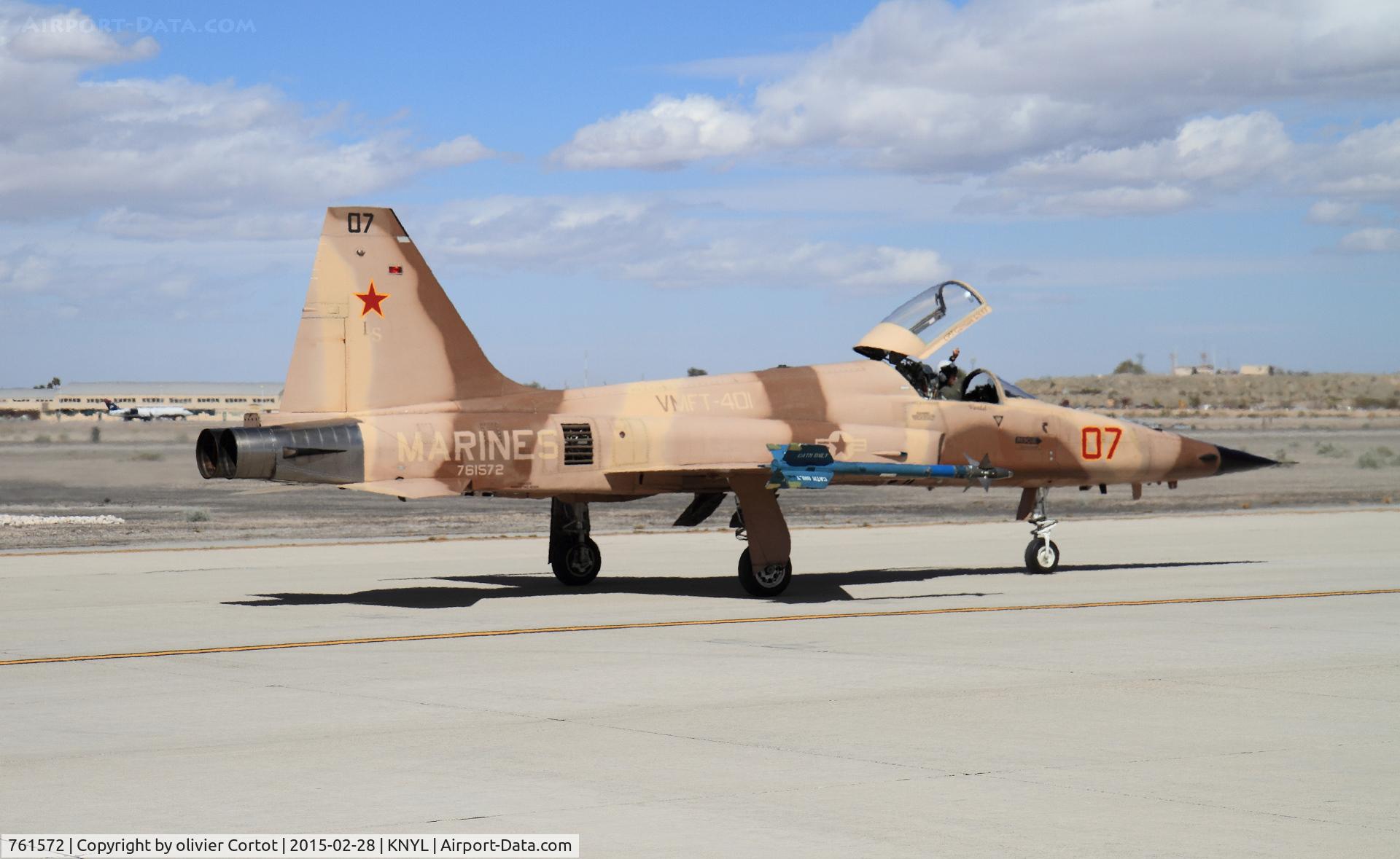 761572, Northrop F-5N Tiger II C/N L.1047, Yuma airshow, in the heat of another F-5