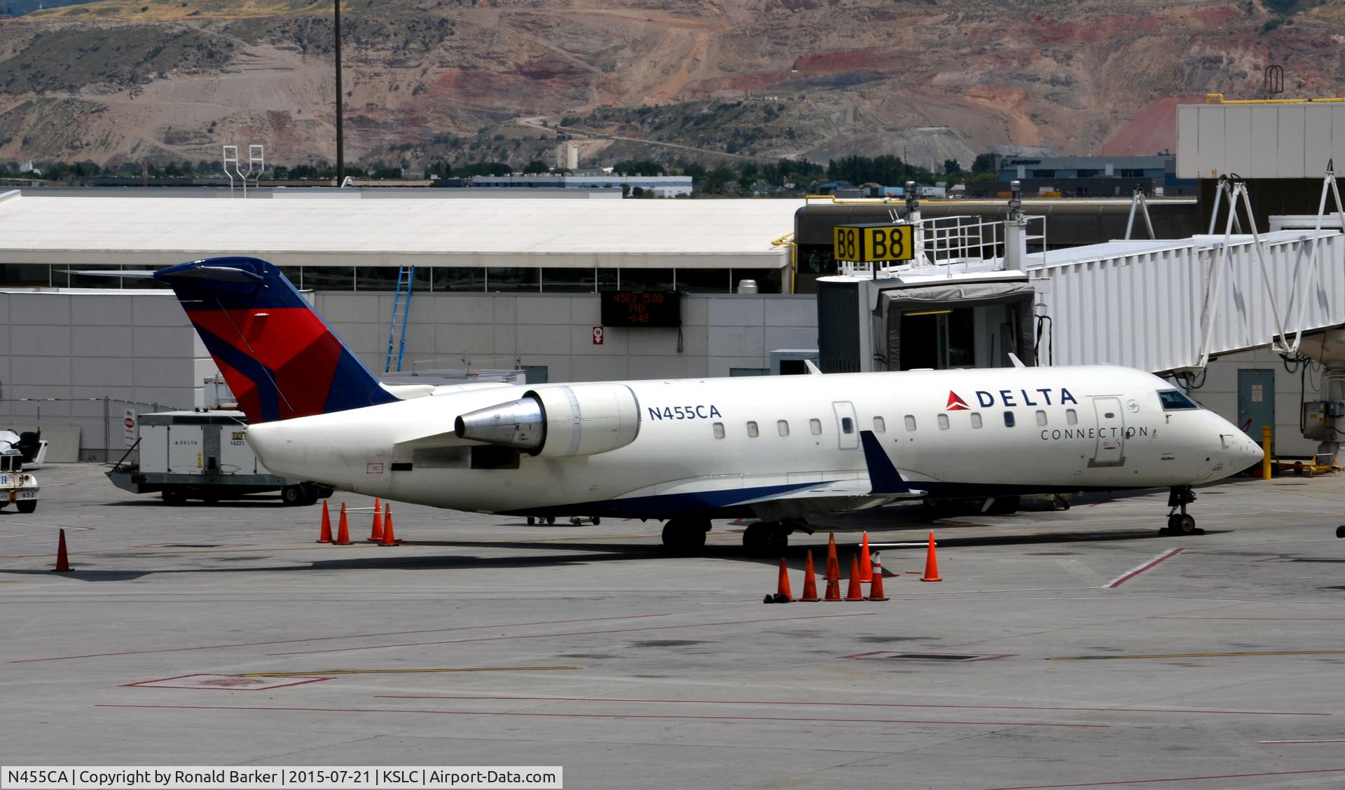 N455CA, 2002 Bombardier CRJ-200ER (CL-600-2B19) C/N 7592, At gate B8 SLC