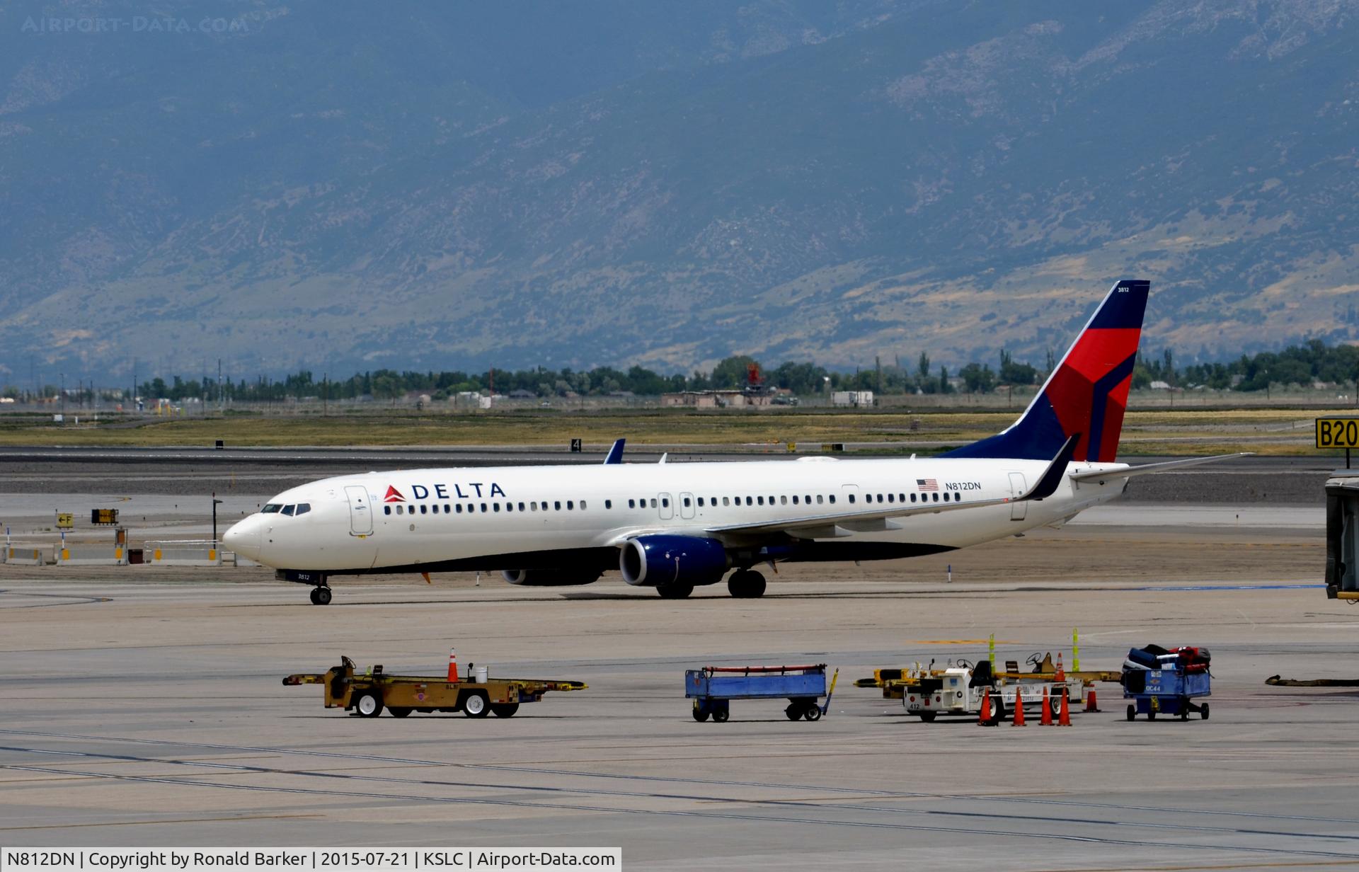 N812DN, 2013 Boeing 737-932/ER C/N 31923, Taxi SLC