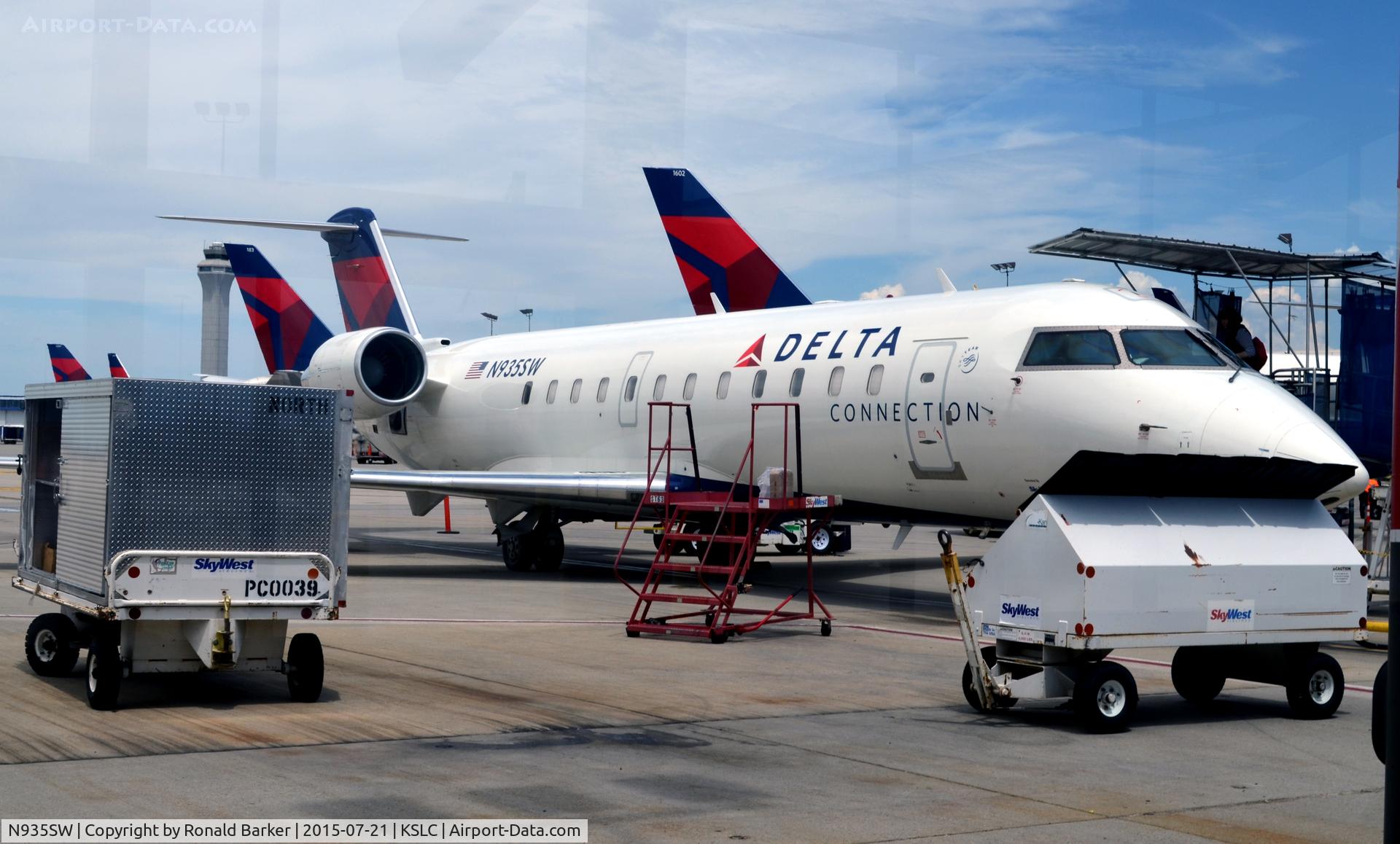 N935SW, 2002 Bombardier CRJ-200LR (CL-600-2B19) C/N 7725, At gate E2 SLC