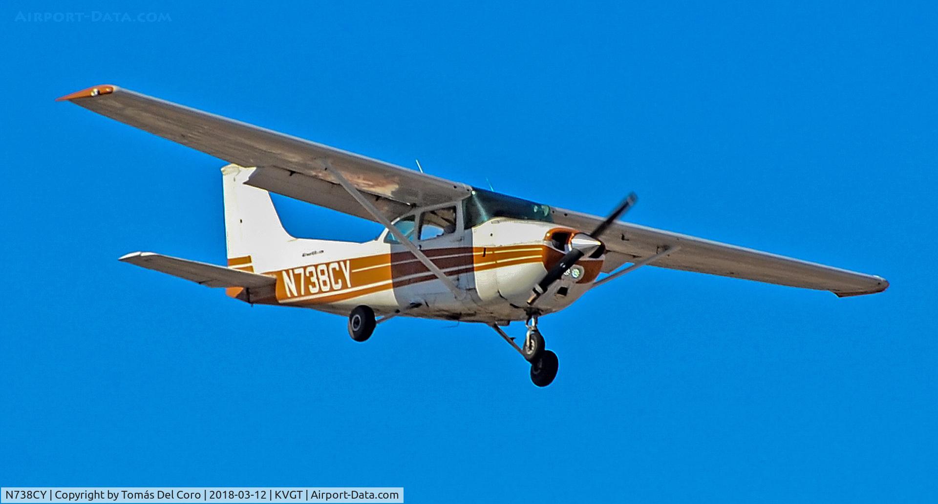 N738CY, 1977 Cessna 172N C/N 17269883, N738CY 1977 Cessna 172N Skyhawk C/N 17269883 
North Las Vegas Airport (IATA: VGT, ICAO: KVGT, FAA LID: VGT) March 12, 2018
Photo: Tomás Del Coro