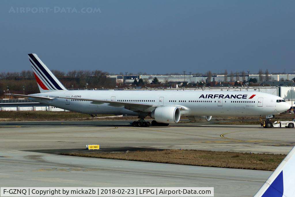 F-GZNQ, 2015 Boeing 777-328/ER C/N 40064, Taxiing
